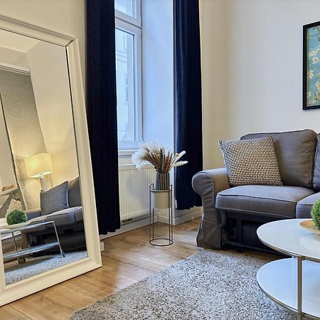 Luxurious And Bright, 5 Min To City Center Daire Viyana Dış mekan fotoğraf